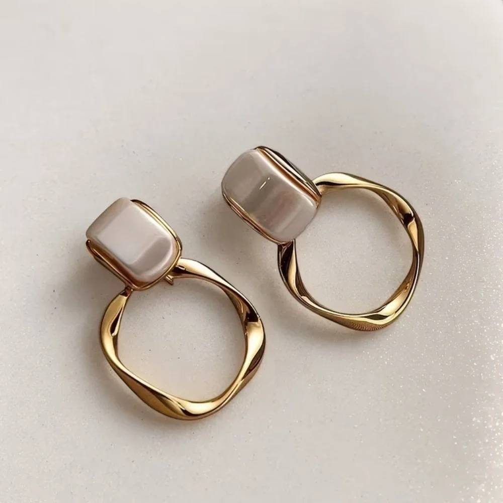 NEW Elegant Gold and White Hoop Earrings. Trendy Earrings.
